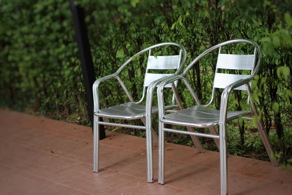 Sillas de jardín: cómo elegir materiales, medidas y mantenimiento