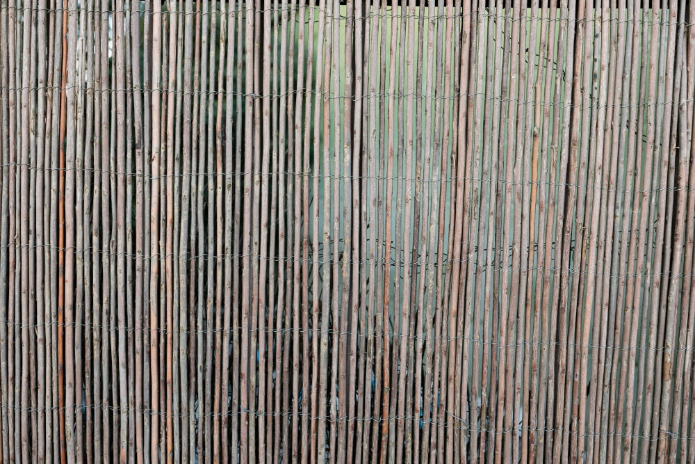 Cómo instalar un cañizo de ocultación: fijaciones, solapes y remates