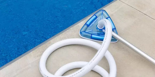 Aspirado de piscina: técnicas y equipos para agua cristalina